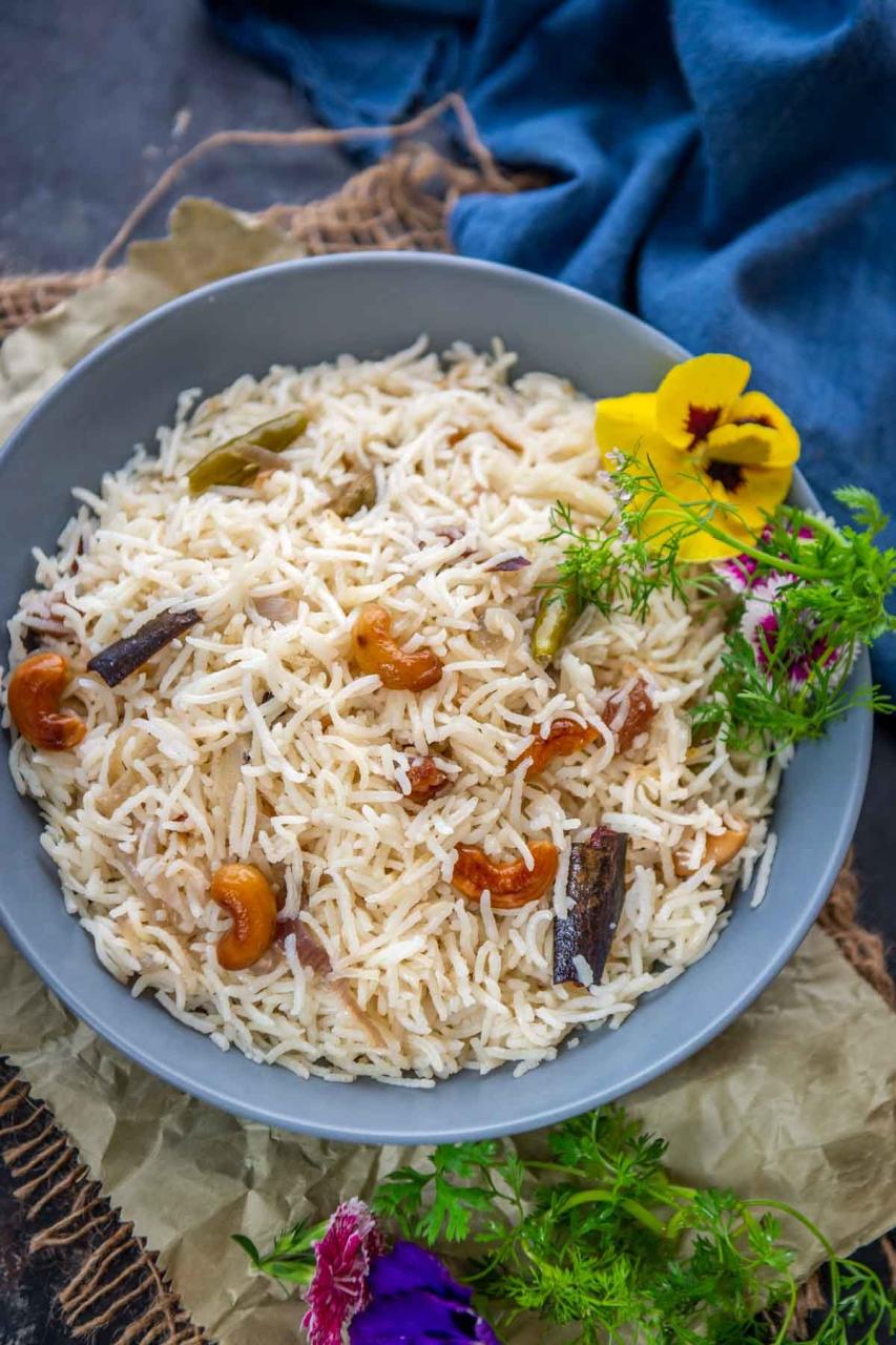 Kerala Style Ghee Rice Recipe (Nei Choru, Neychoru) + Video