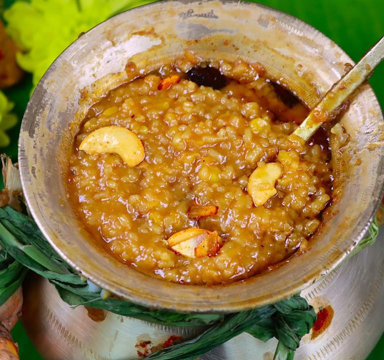Traditional Sakkarai Pongal Recipe | Sweet Pongal Recipe | Gomathi Kitchen  | Gomathi Recipes